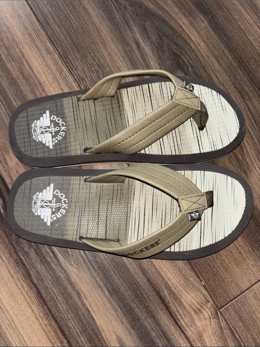 Dockers Men's Tan Khaki Flip-Flop Sandals